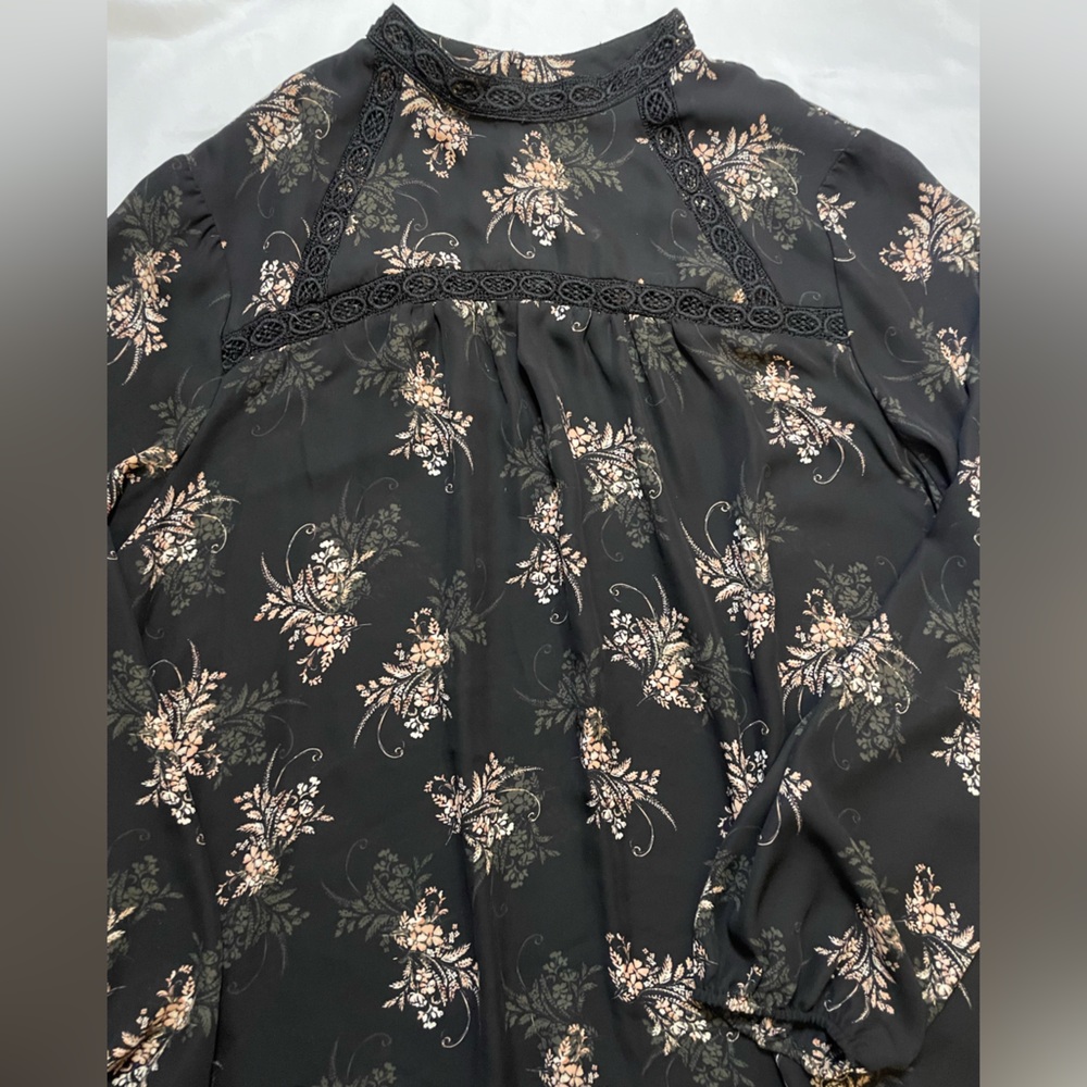 Zac & Rachael size XL black floral long sleeve wrist cuff blouse - Picture 2 of 12